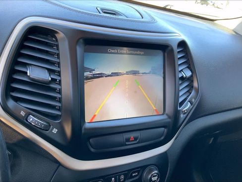Used 2015 Jeep Cherokee Latitude FWD image 26