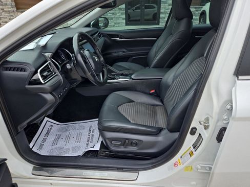 Used 2018 Toyota Camry SE w/ Moonroof Package FWD image 7