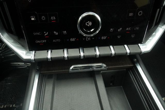 Used 2025 GMC Acadia Denali w/ Super Cruise Package FWD image 18