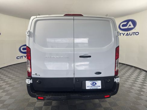 Used 2017 Ford Transit 250 148 Low Roof RWD image 4