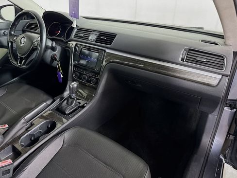 Used 2016 Volkswagen Passat 1.8T SE FWD image 36