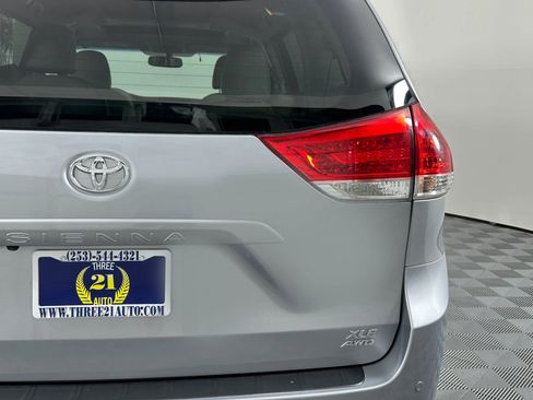 Used 2013 Toyota Sienna XLE w/ Premium Pkg AWD/4WD image 11