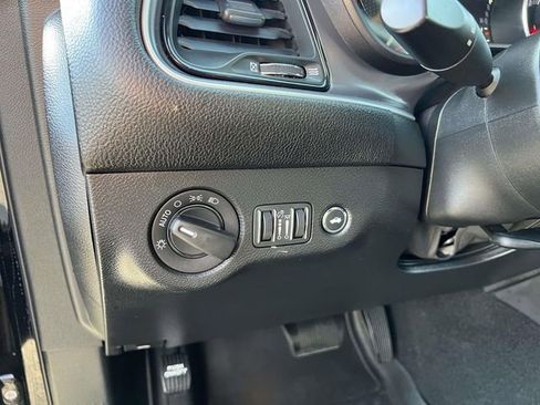 Used 2022 Dodge Challenger SXT RWD image 13