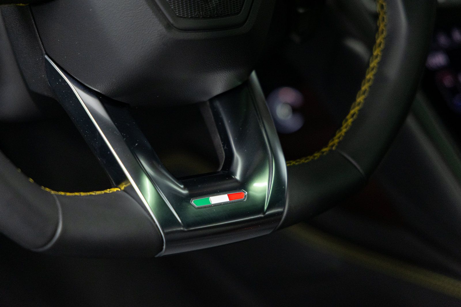Used 2024 Lamborghini Urus S AWD/4WD image 29