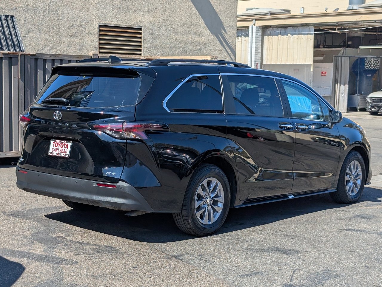 Used 2026 Toyota Sienna XLE FWD image 14
