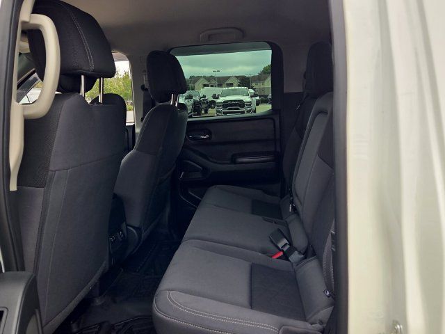 Used 2025 Nissan Frontier SV w/ SV Convenience Package RWD image 6