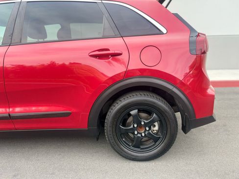 Used 2022 Kia Niro LX FWD image 9