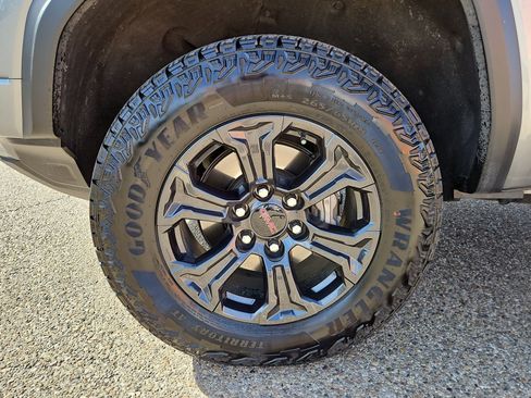 Used 2024 GMC Canyon Elevation w/ Elevation Premium Package image 11