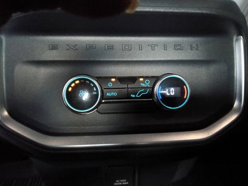 Used 2025 Ford Expedition Active RWD image 19