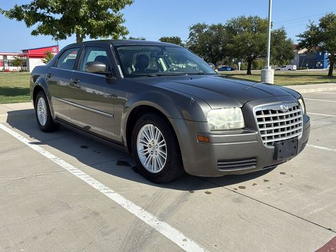 Used 2008 Chrysler 300 LX RWD image 3