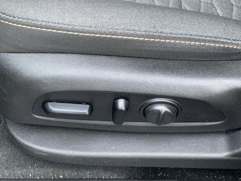 Used 2018 Chevrolet Equinox LT w/ Sun & Infotainment Package image 8