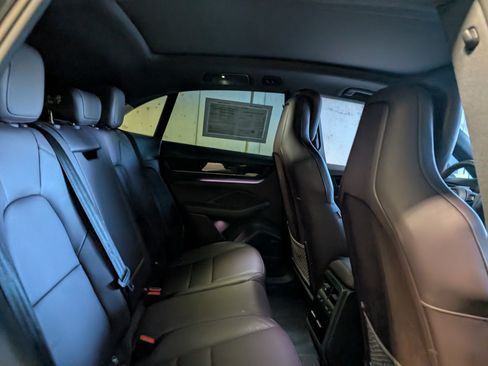 Used 2025 Porsche Macan Electric image 25