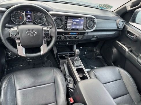 Certified 2022 Toyota Tacoma Limited AWD/4WD image 12