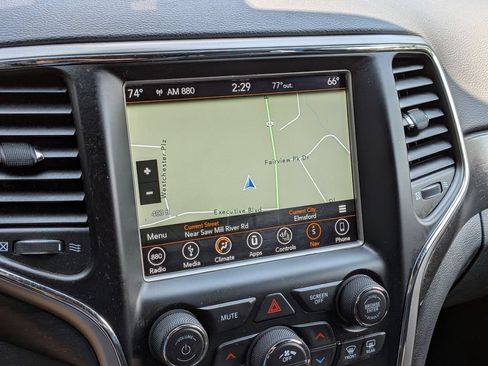 Used 2018 Jeep Grand Cherokee Altitude AWD/4WD image 15