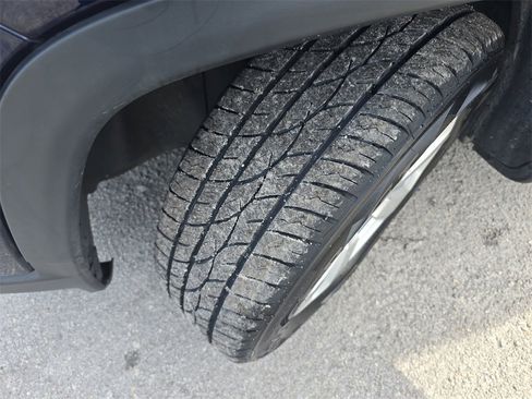 Used 2018 Jeep Compass Latitude w/ Safe & Security Group image 28