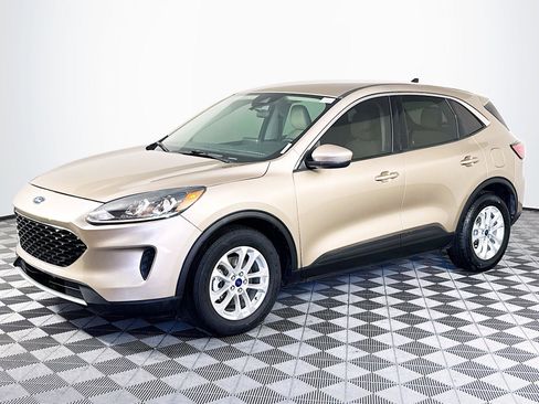 Used 2020 Ford Escape SE image 4