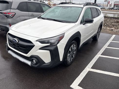 Used 2023 Subaru Outback Limited image 3