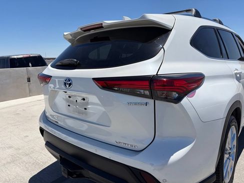 Used 2021 Toyota Highlander Limited FWD image 4