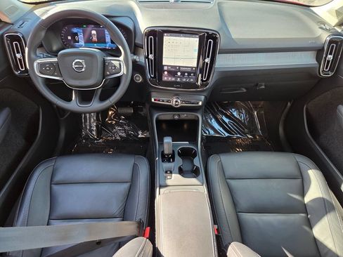 Used 2023 Volvo XC40 B5 Core w/ Convenience Package AWD/4WD image 17