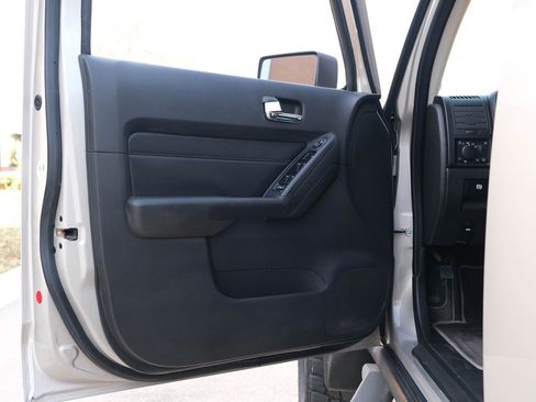 Used 2009 HUMMER H3T Alpha image 13