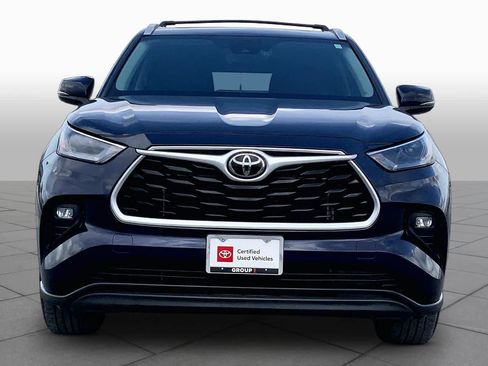 Used 2024 Toyota Highlander XLE FWD image 4