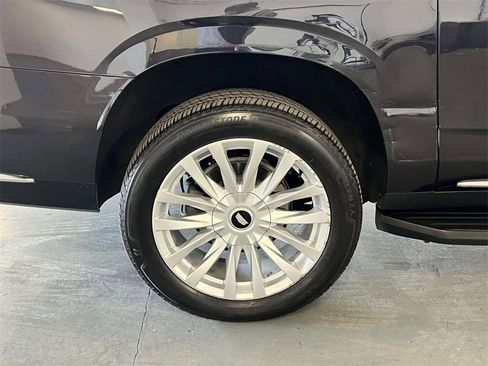 Certified 2023 Cadillac Escalade ESV Luxury image 9