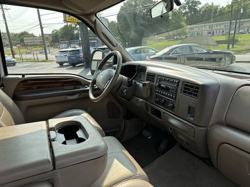 Used 2003 Ford F250 Lariat RWD image 7