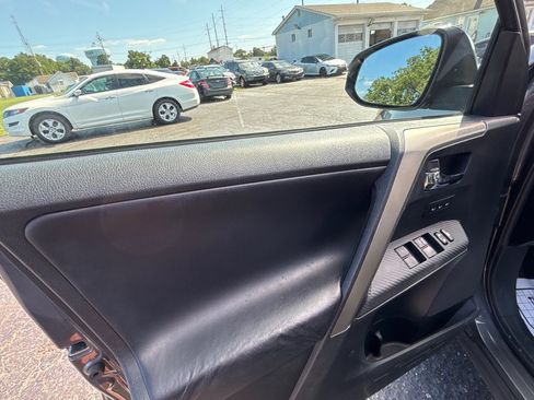 Used 2013 Toyota RAV4 Limited AWD/4WD image 30