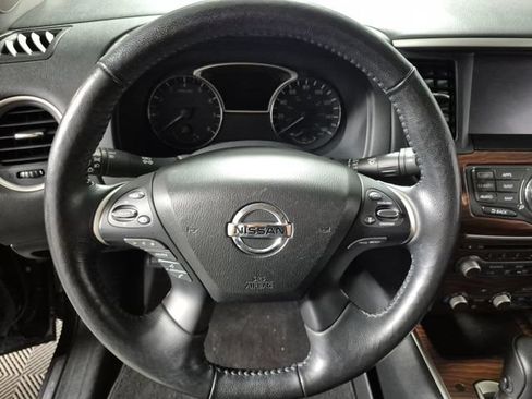 Used 2019 Nissan Pathfinder Platinum FWD image 11