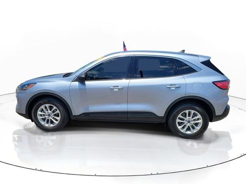 Used 2022 Ford Escape SE w/ Cold Weather Package AWD/4WD image 2
