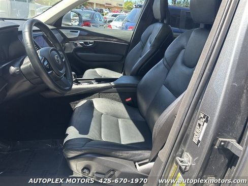 Used 2016 Volvo XC90 T6 Momentum w/ Momentum Plus Package image 27