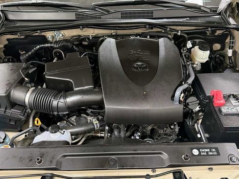 Certified 2019 Toyota Tacoma SR5 AWD/4WD image 30