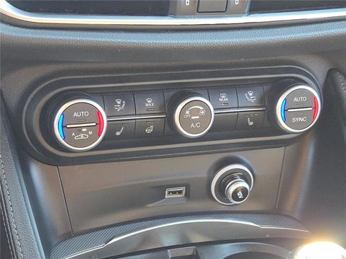 Used 2024 Alfa Romeo Stelvio Veloce image 32