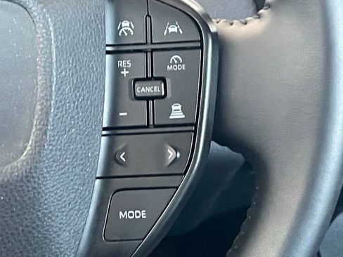 Used 2025 Toyota Prius LE FWD image 10