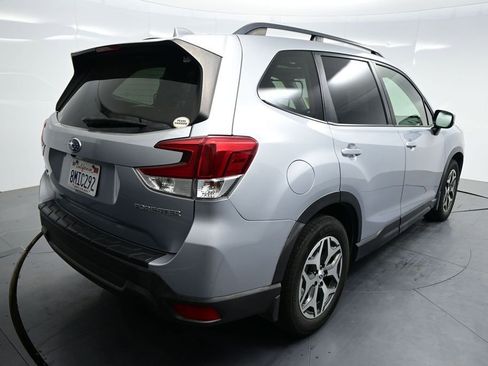 Used 2019 Subaru Forester Premium w/ All-Weather Package AWD/4WD image 16