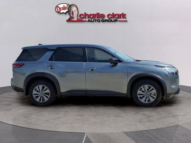 Certified 2025 Nissan Pathfinder S FWD image 6