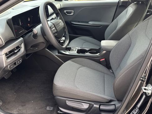 New 2025 Kia K4 LXS image 18