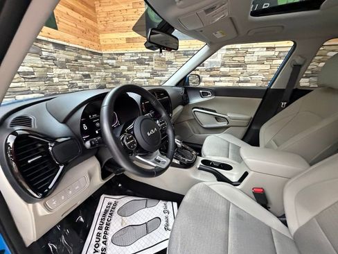 Used 2023 Kia Soul EX FWD image 10