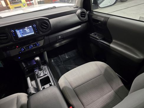 Used 2018 Toyota Tacoma SR image 38