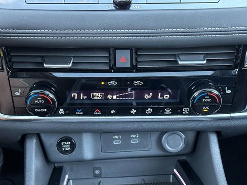 Used 2024 Nissan Rogue SL w/ SL Premium Package AWD/4WD image 23