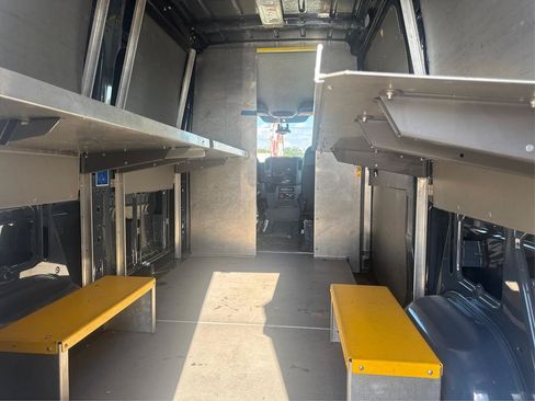 Used 2018 Mercedes-Benz Sprinter 2500 image 9