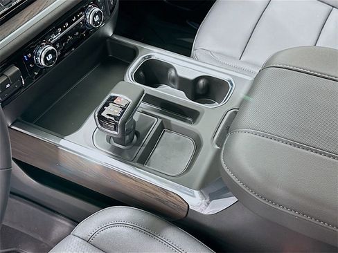 New 2026 GMC Sierra 1500 SLT image 17