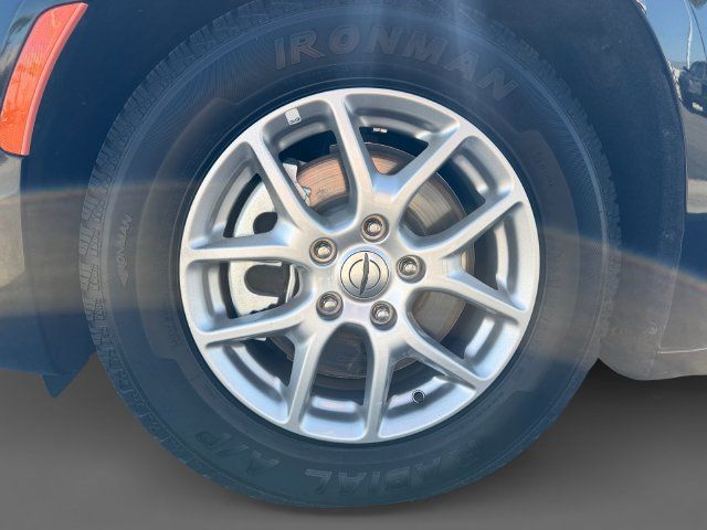 Used 2025 Chrysler Pacifica Select FWD image 12