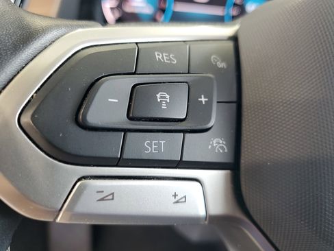 Used 2025 Volkswagen Atlas SE image 23