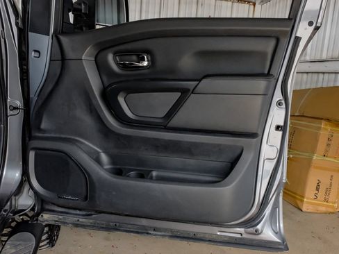 Used 2018 Nissan Titan SL w/ Midnight Edition AWD/4WD image 44