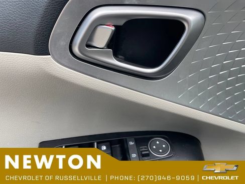 Used 2025 Kia Soul LX w/ LX Technology Package FWD image 9