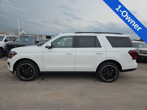 Used 2024 Ford Expedition Limited AWD/4WD image 2