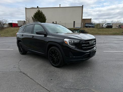 Used 2020 GMC Terrain SLE w/ Elevation Edition image 9