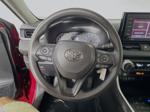 Used 2020 Toyota RAV4 LE FWD image 18