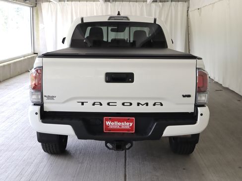 Used 2021 Toyota Tacoma TRD Sport w/ TRD Premium Sport Package AWD/4WD image 26